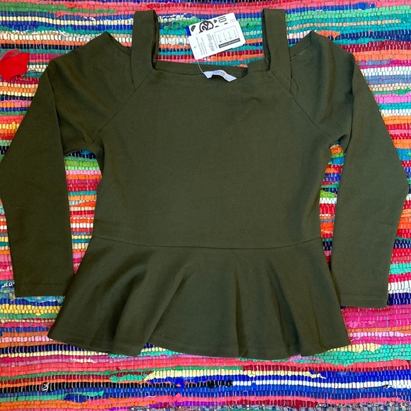 Measeor®️ 🫒 Olive Green Long-Sleeve Blouse with Flare & Straps Details NWT - Picture 1 of 7